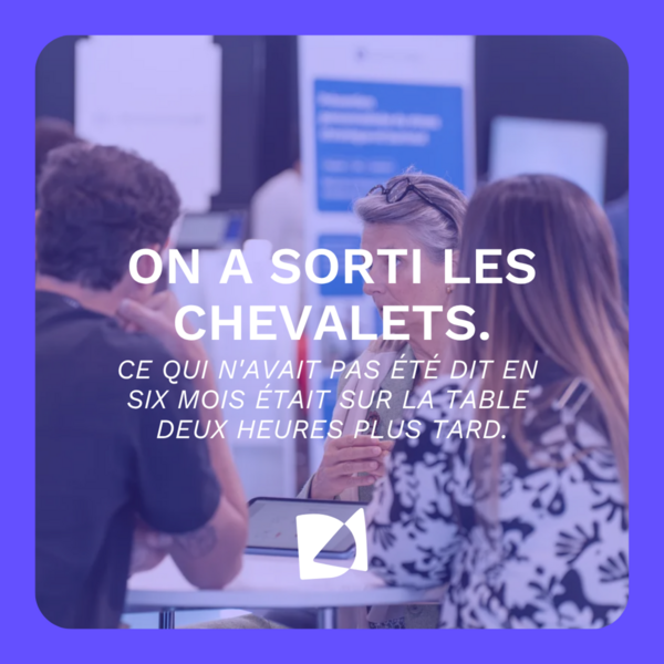 On est arrivé dans une salle de réunion un mardi matin.